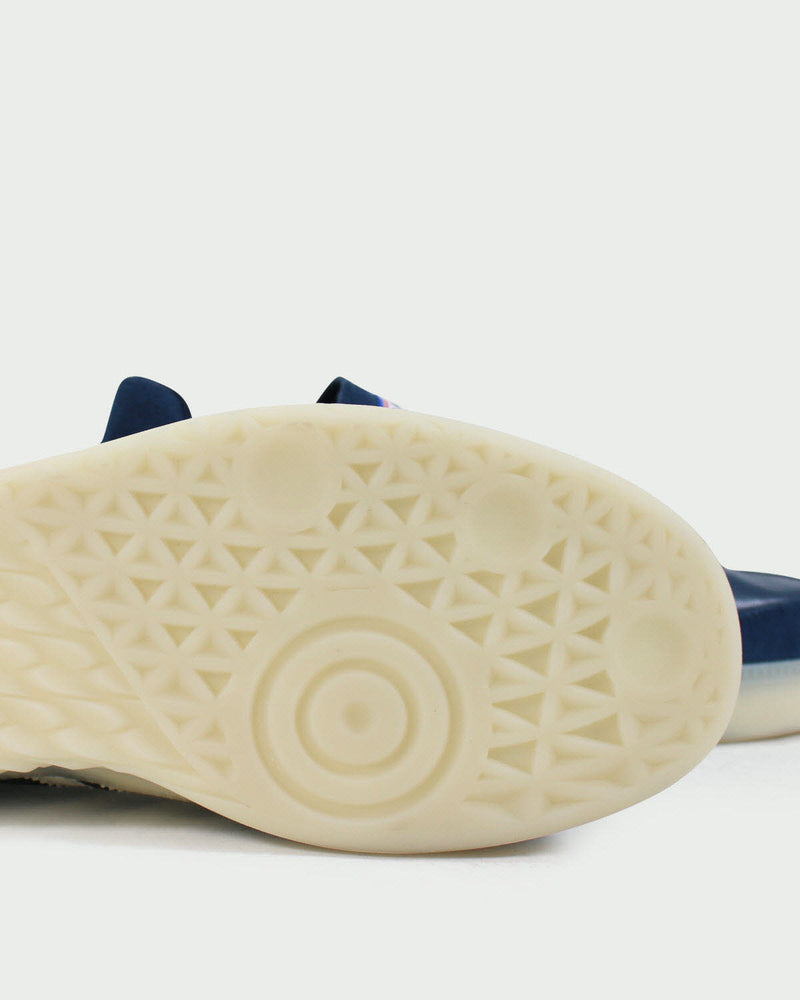 Back 70 Sneaker